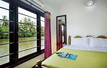 kerala-houseboat-tourism